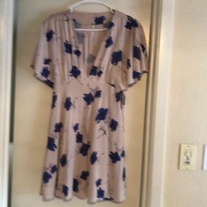 Floral Print with side pockets Like New!